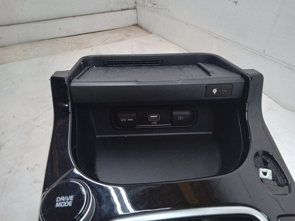 Pre-Owned 21 Kia Sizeeltos Floor Center Console W/ Phone Charger And USizeB Ports OEM (Good)