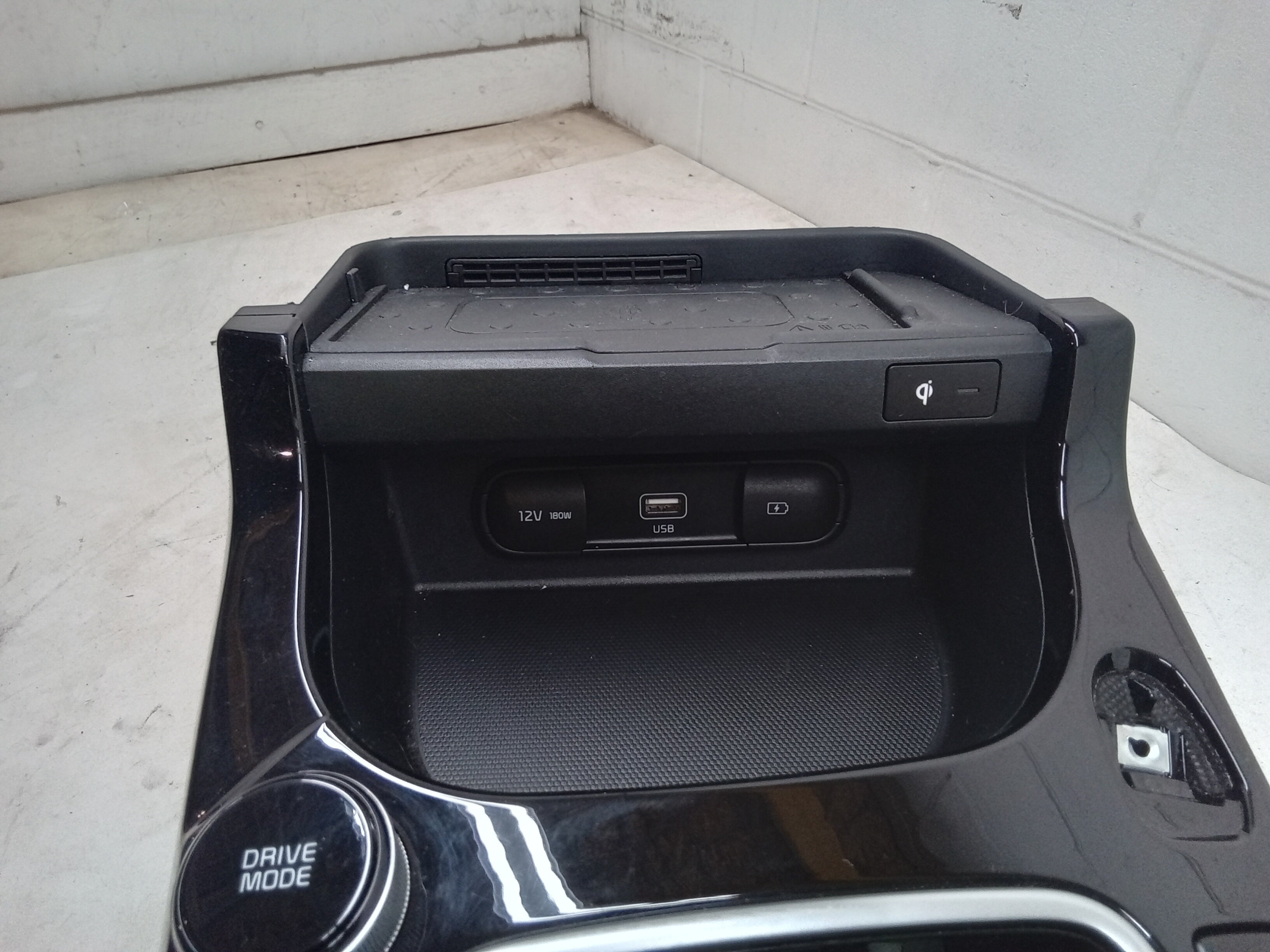 Pre-Owned 21 Kia Sizeeltos Floor Center Console W/ Phone Charger And USizeB Ports OEM (Good)