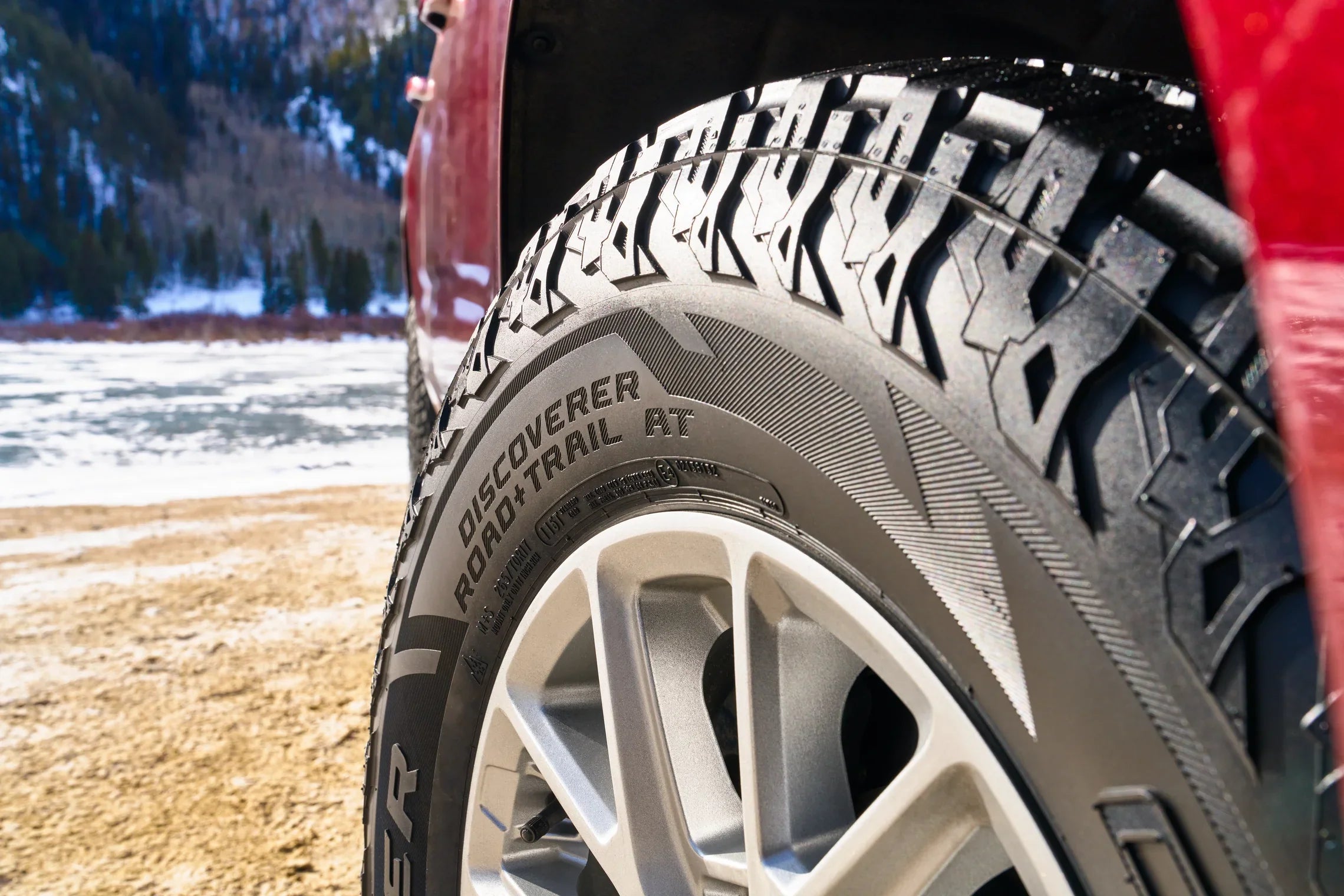 Cooper Discoverer Road+Trail AT 225/60R18 104H All-Terrain Tire