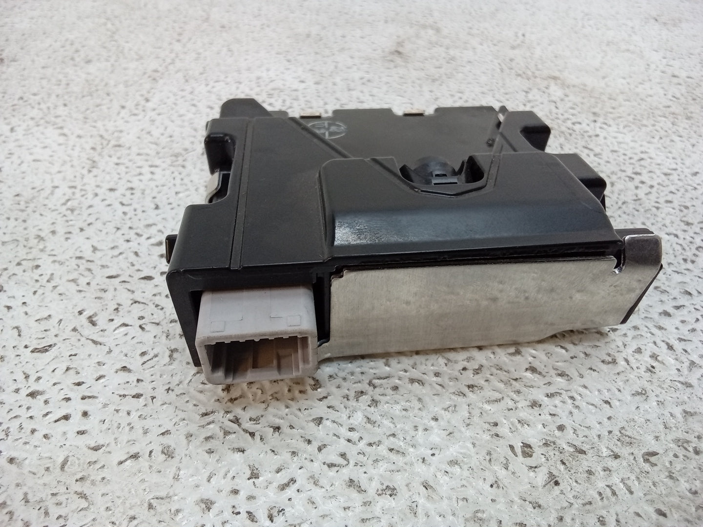 Pre-Owned 2018 Toyota Rav-4 Front Lane Departure Warning Camera 8646C-42021 OEM (Good)