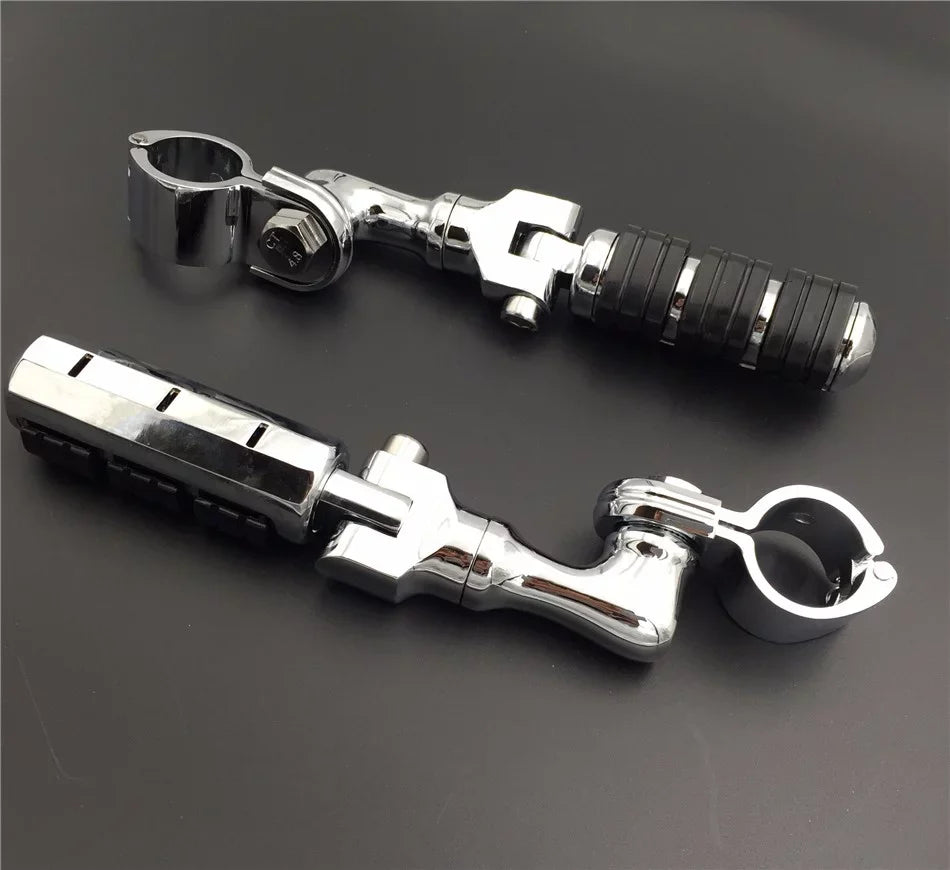 HTT-MOTOR Chrome Regular Footrest Foot Pegs with 1 1/4" Sizehort Angled Adjustable Clamps For Harley Davidson Sizeportster 883 XL 1200/Triumph Rocket/Kawasaki Vulcan VN400 VN900