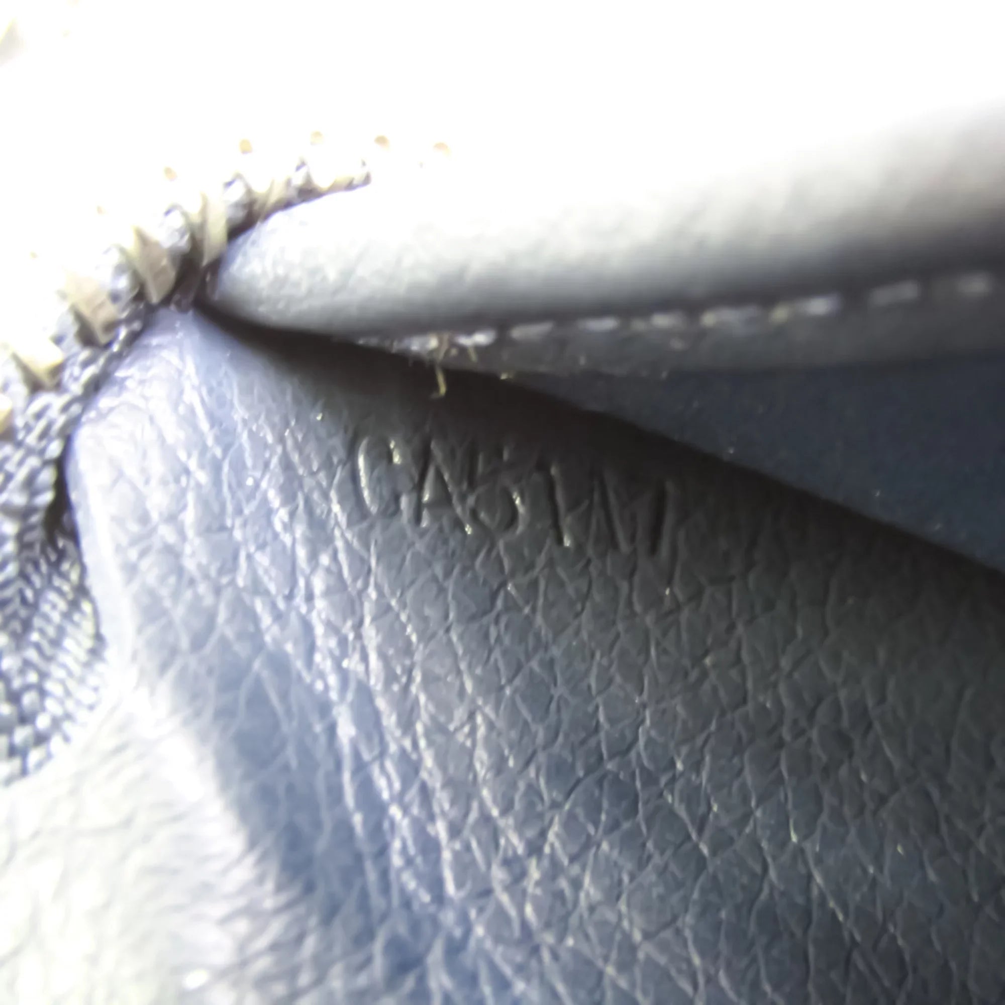 Pre-Owned Louis Vuitton Taurillon Zippy Wallet Vertical M58823 Unisex  Taurillon Leather Long Wallet (bi-fold) Navy (Good)
