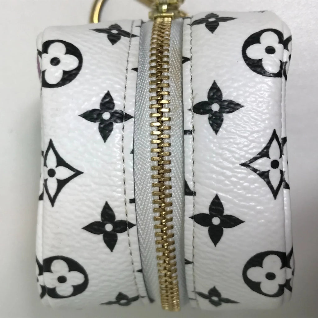 Pre-Owned LOUISize VUITTON M67669 Monogram Giant Portomone Cube Accessory Pouch Canvas Women's Ivory/Multicolor (Good)