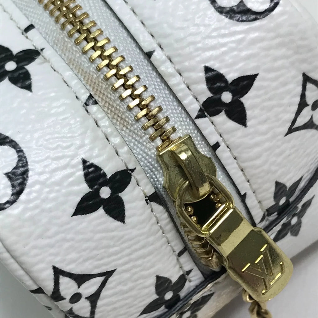 Pre-Owned LOUISize VUITTON M67669 Monogram Giant Portomone Cube Accessory Pouch Canvas Women's Ivory/Multicolor (Good)