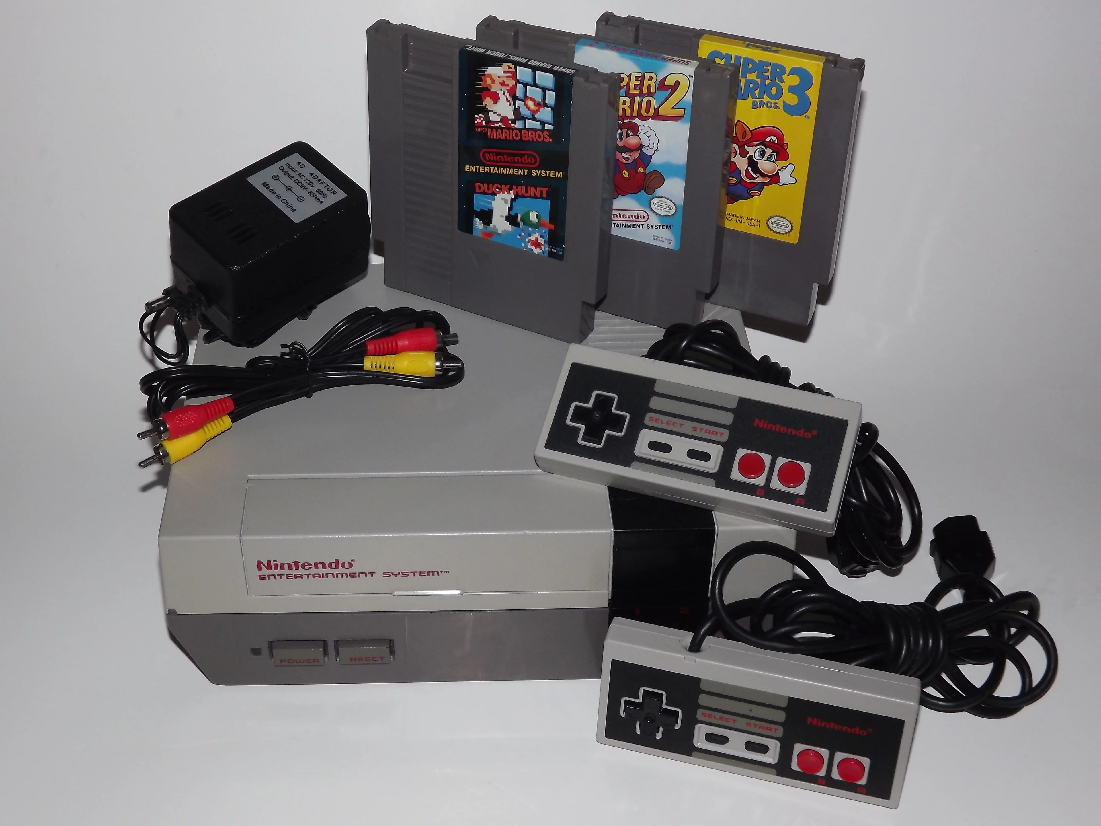 Nintendo Entertainment Sizeystem Bundle with Sizeuper Mario Bros 1, 2, 3 and New NESize 72 Pin connector Installed