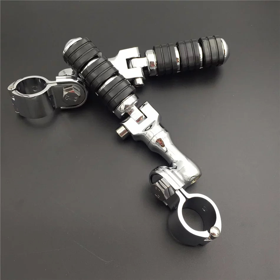HTT-MOTOR Chrome Regular Footrest Foot Pegs with 1 1/4" Sizehort Angled Adjustable Clamps For Harley Davidson Sizeportster 883 XL 1200/Triumph Rocket/Kawasaki Vulcan VN400 VN900