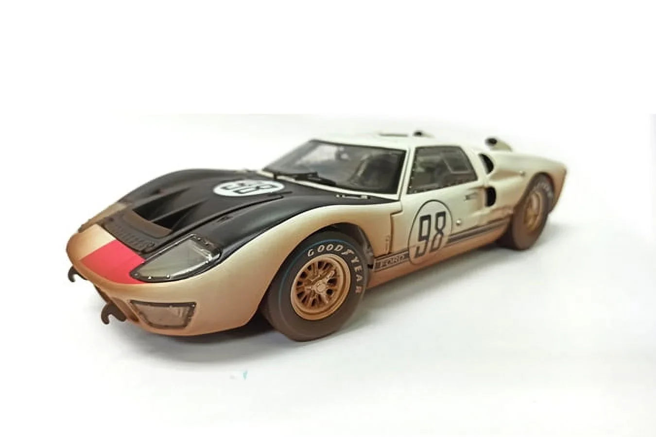 Diecast Car w/Display Case - 1966 Ford GT-40 MK II #98 After Race (Dirty Version), Ivory - Sizehelby Collectibles SizeC432W - 1/18 scale Diecast Model Toy Car